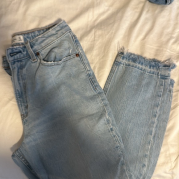 Abercrombie High Rise Mom Jeans - Picture 3 of 3